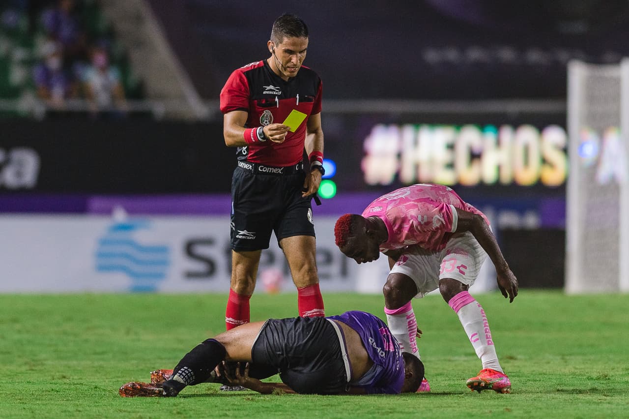 Las faltas tomaron protagonismo en la recta final y al 70', el autor del gol, Sanvezzo, salía lesionado, pero con los tres puntos para Mazatlán que llegó a 17 unidades.