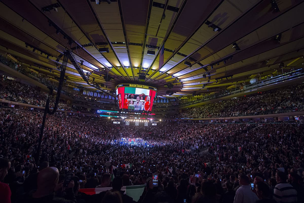 El Madison Square Garden fue escenario para el combate entre Saúl 'Canelo' Álvarez y Rocky Fielding por el título mundial supermediano de la AMB.