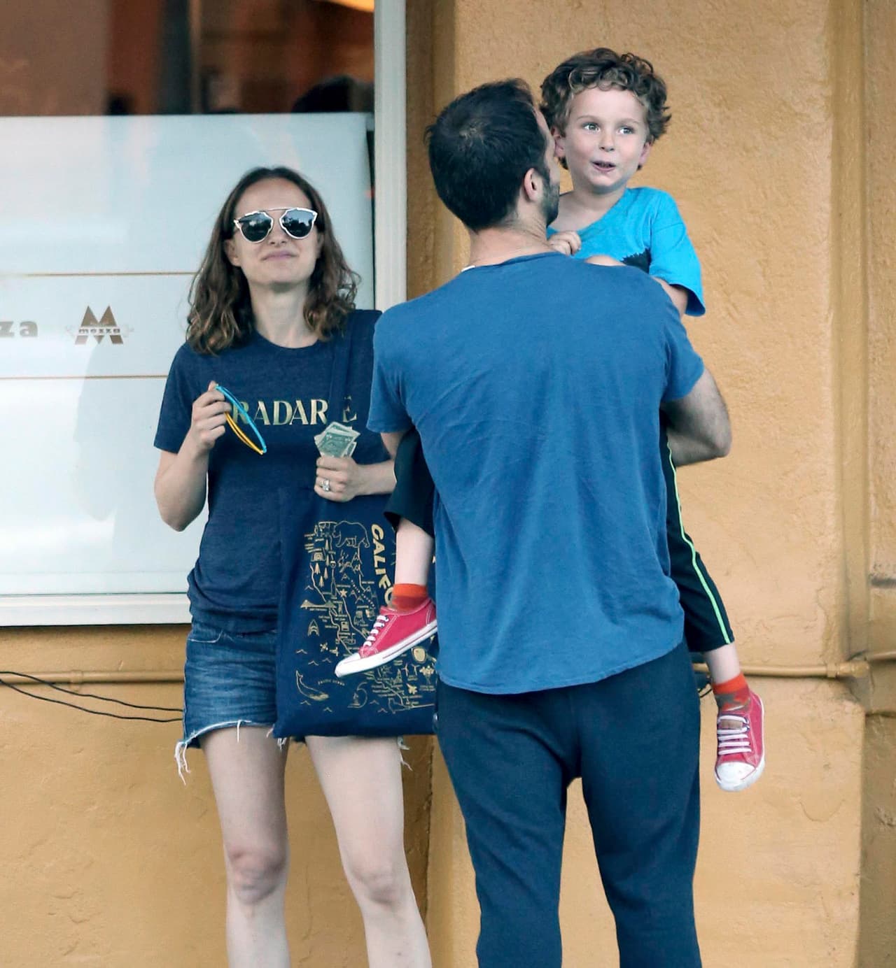 Pero a los paparazzi no se les va una.