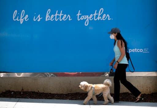 <b>Beverly Hills</b>
<br>La ciudad impartirá multa de $100 por la primera infracción, $200 por la segunda infracción y $500 por la tercera infracción y subsiguientes.
<br>