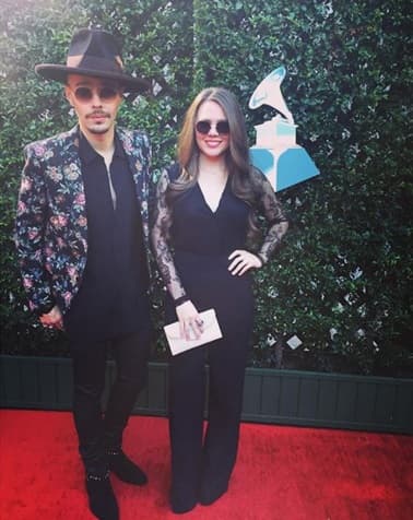 Jesse & Joy no se aguantaron las ganas y se tomaron su primer selfie en la alfombra.