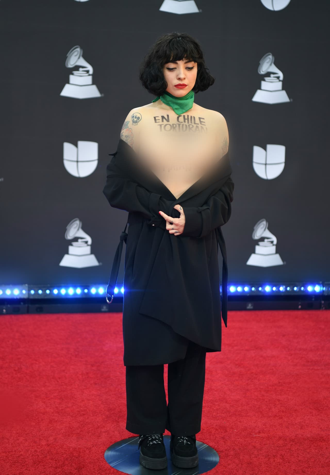 Mon Laferte ha sido muy activa en sus redes sociales al hablar sobre los acontecimientos y la situación política de su país.