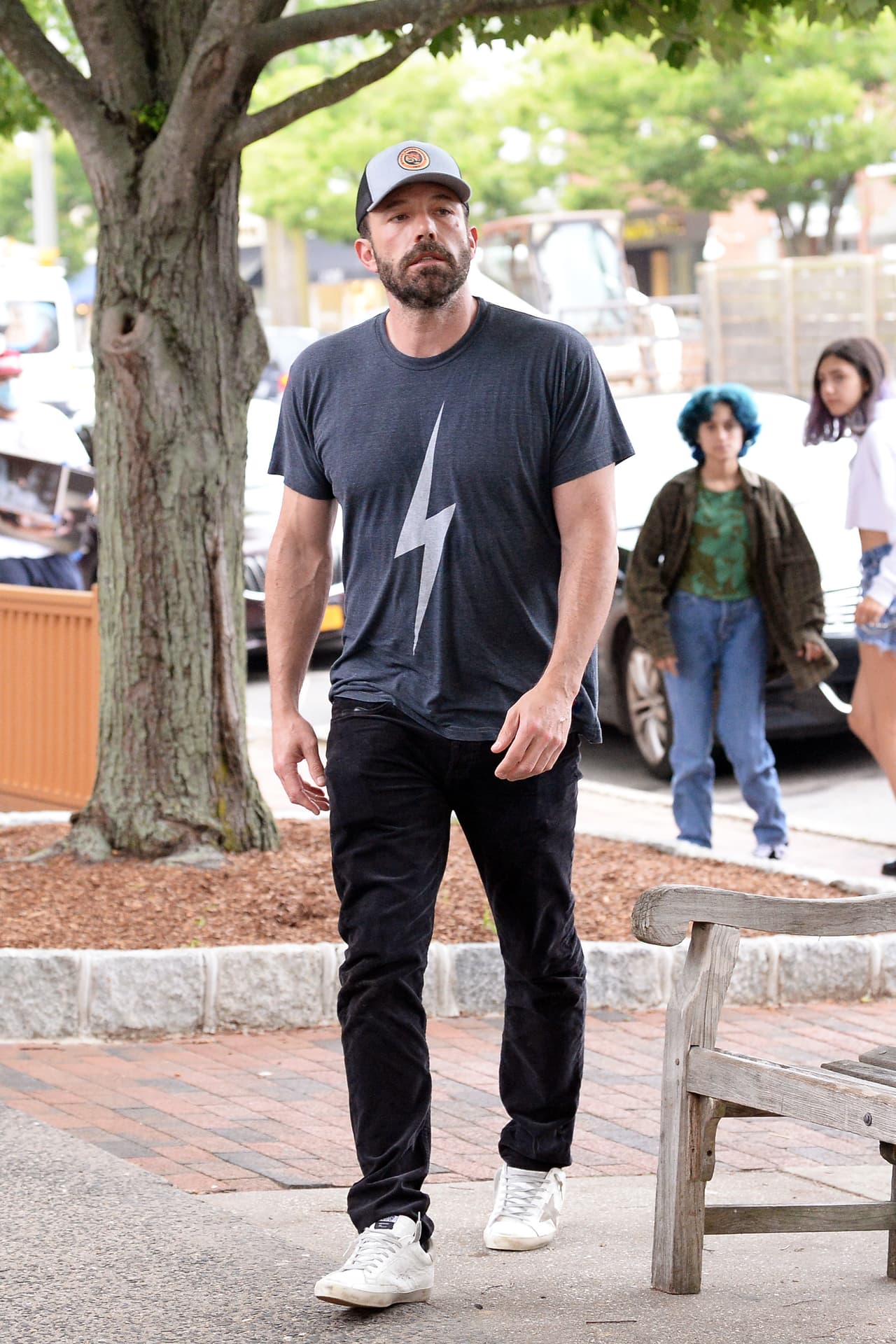 El pasado 15 de abril, ella 
<b><a href="https://www.univision.com/famosos/jennifer-lopez-y-alex-rodriguez-anillo-de-compromiso-fotos" target="_blank">confirmó su ruptura con Alex Rodríguez</a></b>. Solo 15 días después comenzaron los reportes de sus encuentros románticos con Ben Affleck. 
<br>