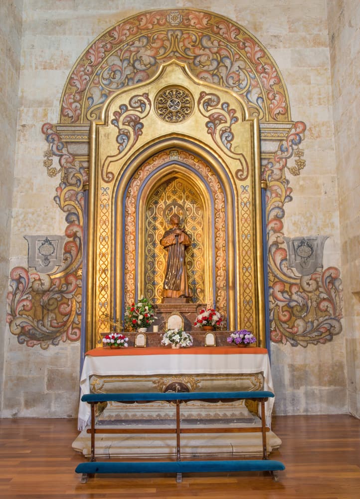 Sus virtudes como enfermero y cuidador dejaron de ser un secreto, y así fue como pobres y nobles buscaban su ayuda, inclusive durante una epidemia de viruela que causó estragos en Lima. Martín siempre llevaba palabras de consuelo y alivio para malestares, a pesar de que él mismo se estaba debilitando.