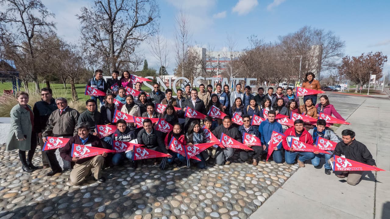 Ocho colegios y universidades ayudaron a estudiantes y sus familias llenar las solicitudes de FAFSA.
