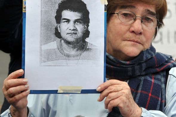 En el acto, los manifestantes presentaron ante unidades móviles de la Fiscalía miles de documentos con fotografías y otros datos de sus familiares secuestrados, así como informaciones sobre el pago de millonarias extorsiones.