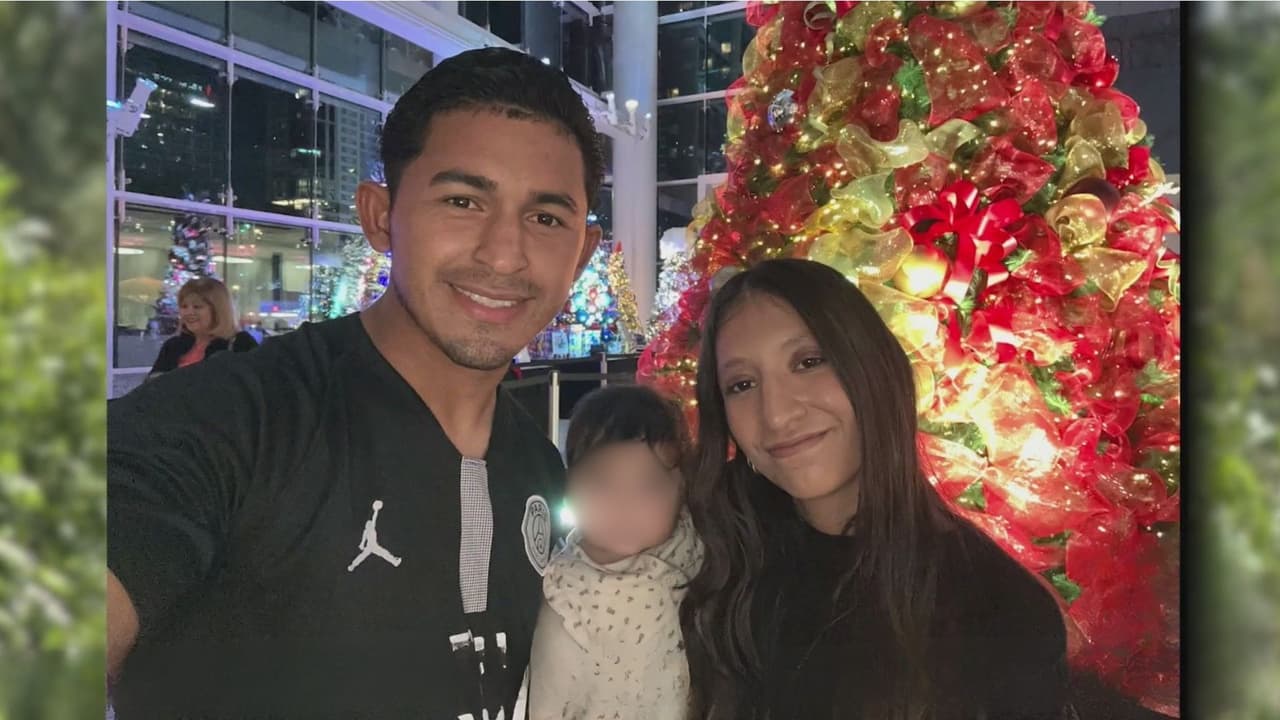 La cuarta víctima identificada fue 
<b><a href="https://www.univision.com/noticias/estados-unidos/denis-migrante-hondureno-subio-a-ese-tren-para-reunirse-con-su-familia-en-estados-unidos-pero-solo-se-encontro-con-la-muerte-en-texas" target="_blank">Denis Isaías Anariba Herrera</a></b>, un hondureño que en dos semanas cumpliría 
<b>25 años</b> y que soñaba con regresar a Houston para reencontrarse con su esposa y su hija de un año. 
<br>
<br>Denis había vivido durante cinco años en el área de Houston antes de ser deportado el pasado 24 de diciembre. Su madre, 
<b>Denia Herrera</b>, contó que el joven pasó cerca de dos meses en México antes de llegar a Piedras Negras, Coahuila, donde presuntamente abordó el tren rumbo al norte de Texas. “
<b>Su anhelo era regresar aquí por su hija</b>”, relató entre lágrimas. Ahora la familia busca apoyo económico para repatriar sus restos a Honduras.