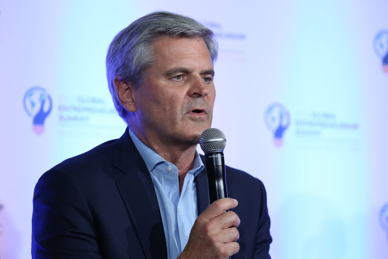 Steve Case fundó AOL cuando pocos tenían internet en su casa.