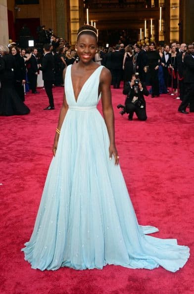 Después de impactar una vez, los outfits de Lupita Nyong’o siguieron siendo de los más buscados en internet.