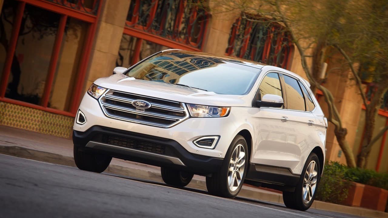 <h3 class="cms-h3-H3">SUV con dos filas de asientos: Ford Edge.</h3>
<br>
<br>La Ford Edge fue calificada como la mejor de su categoría por su cabina espaciosa, comoda y silenciosa, su economía de combustible superior con sus motor regular y su manejo suave y simple. Los jueces elogiaron también la facilidad de uso de su sistema telémático y la integración con el smartphone. La única caracteristica negativa que resaltaron fue que en ocasiones la transmisión tardaba en reaccionar.
<br>
<br>Finalista: 
<b>Nissan Murano</b>.