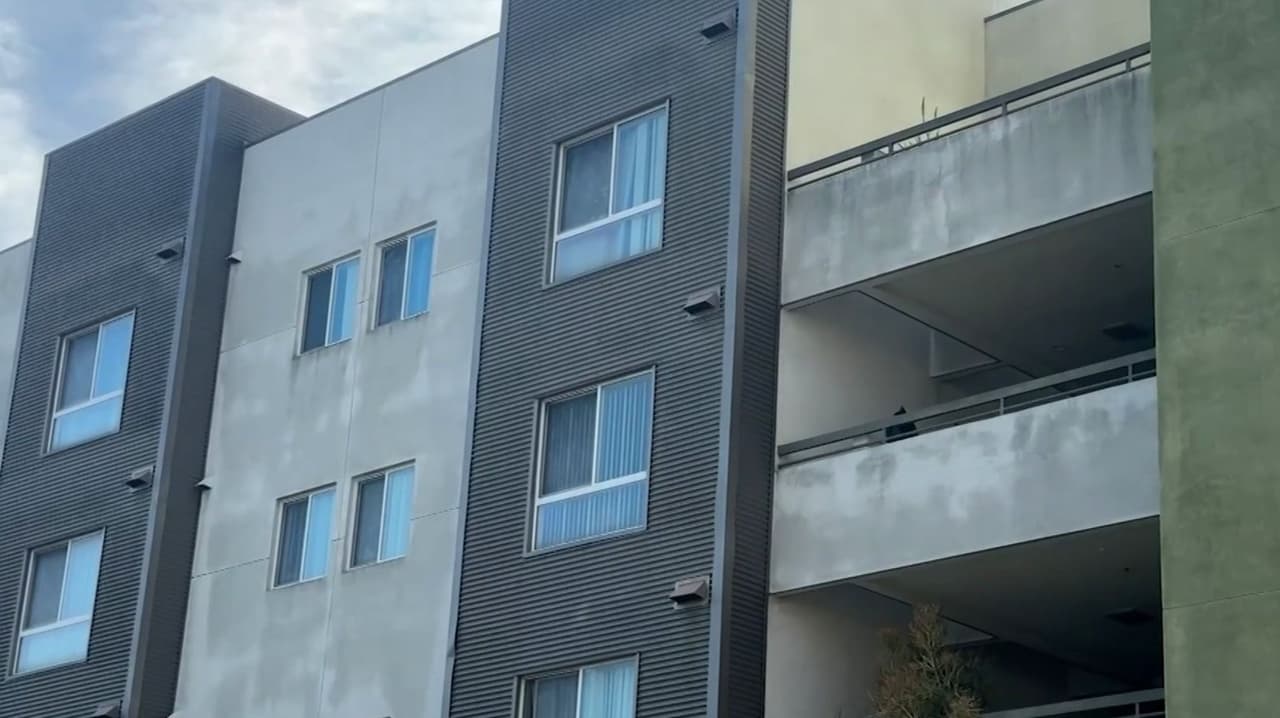 ¿En qué consiste la propuesta para quitar subsidios de vivienda a familias con estatus migratorio mixto?