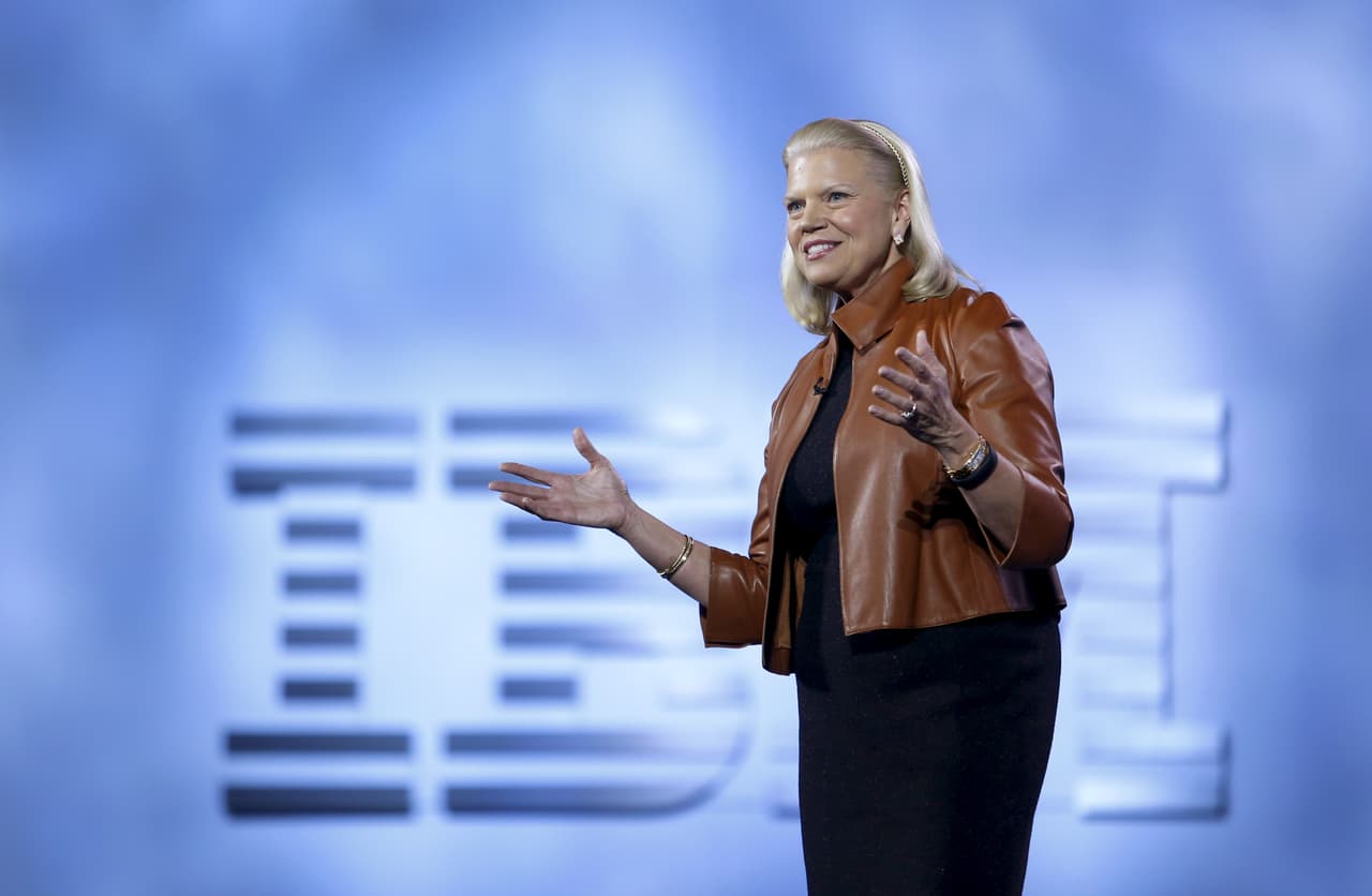 <b>Ginni Rometty – CEO de IBM </b>
<br> 
<br>Un día antes de este encuentro, el gigante tecnológico IBM anunció el martes que contratará a 25,000 empleados en Estados Unidos en los próximos cuatro años. Trump ha criticado 
<b><a href="http://www.businessinsider.in/Donald-Trump-accuses-IBM-of-moving-jobs-to-India-says-will-slap-35-tax-if-elected/articleshow/55291489.cms" target="_blank">a IBM</a></b> por crear empleos en otros países como China e India.