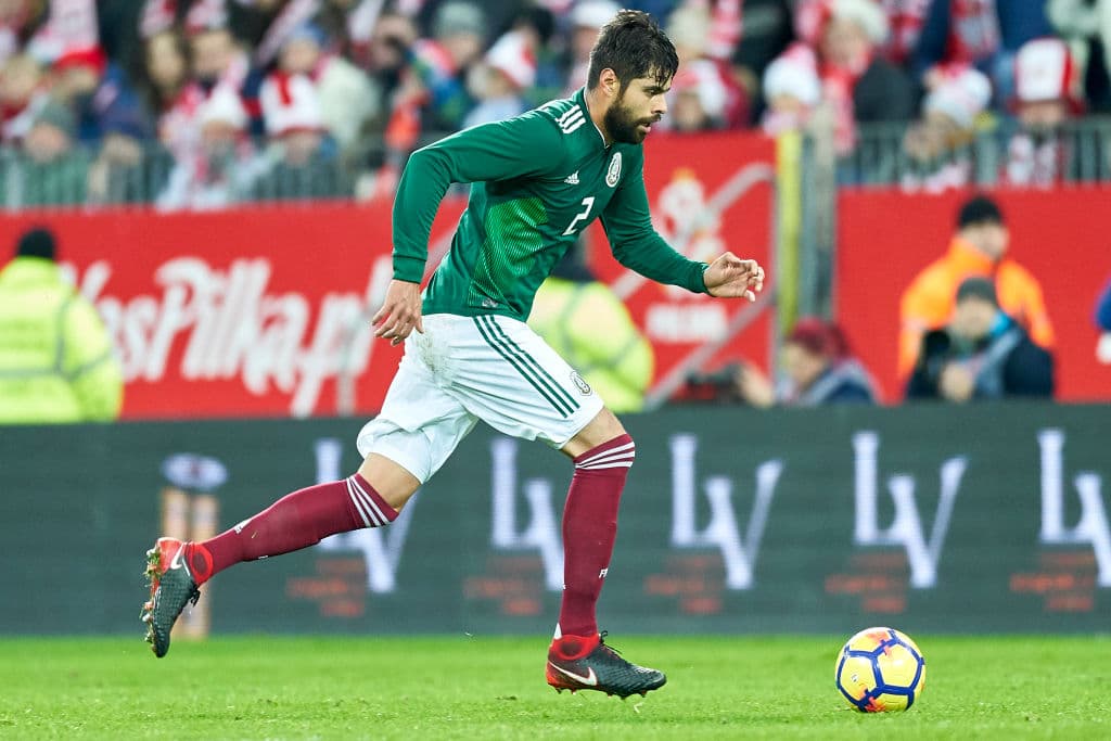 Desde 2011, Araujo ha sido solicitado por las diferentes selecciones nacionales, comenzando por la sub 20, con la que jugó 12 partidos. También disputó 18 cotejos con la sub 23.