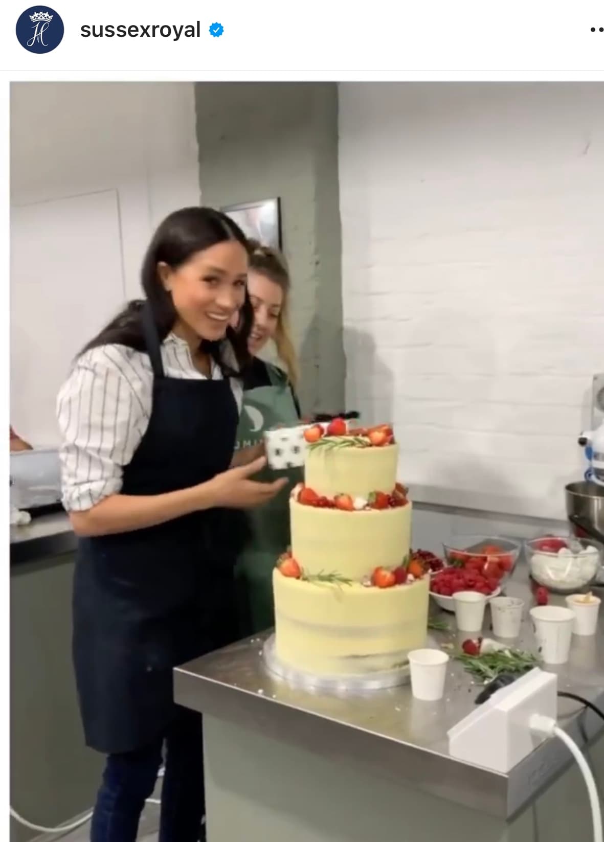 También se dio el tiempo de escuchar las 
<b><a href="https://www.univision.com/famosos/el-principe-harry-se-une-a-meghan-markle-a-ultima-hora-para-una-conversacion-sobre-la-igualdad-de-genero-video" target="_blank">historias de las mujeres </a></b>presentes.