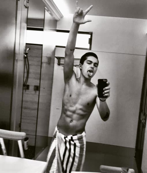 Sergio Jr. subió una fotografía a internet donde aparecía desnudo, luego se accidentó viajando en motocicleta y se rompió la pierna; siendo menor de edad sostuvo una relación con una modelo mayor que él y tuvo una hija, entre otras noticias poco favorecedoras.