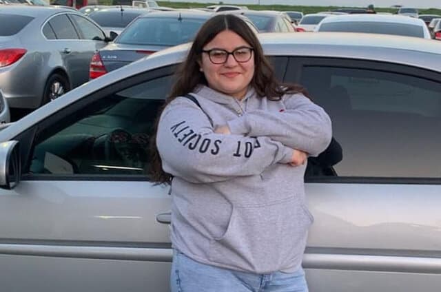 Era el carro de la hispana Jolissa Fuentes, de 22 años, quien 
<a href="https://www.univision.com/local/fresno-kftv/policia-de-selma-pistas-busqueda-joven-hispana-jolissa-fuentes">desapareció</a> la madrugada del 7 de agosto, luego de comprar unos bocadillos en una tienda AM/PM, en Selma.