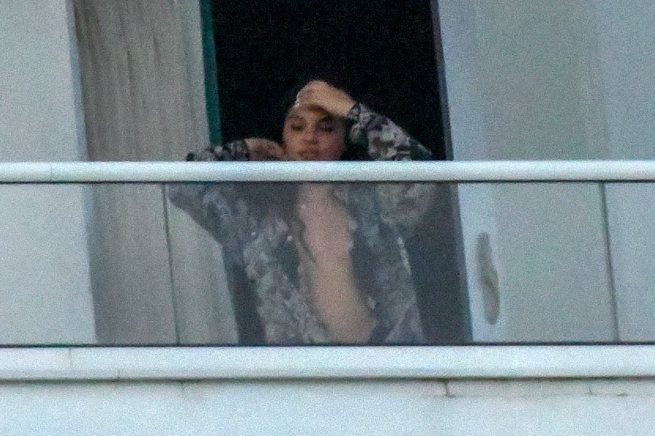 La pareja fue fotografiada el mismo día en que él tuvo la primera de sus dos citas del fin de semana con Julia Fox. 
<br>