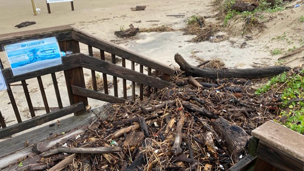 El gobernador de Texas, Greg Abbott, 
<b><a href="https://www.univision.com/local/austin-kakw/gobernador-de-texas-emite-declaracion-de-desastre-para-29-condados-por-la-tormenta-tropical-beta">emitió este lunes una declaración de desastre para 29 condados de Texas</a></b> por la llegada de la tormenta y su impacto en la región.