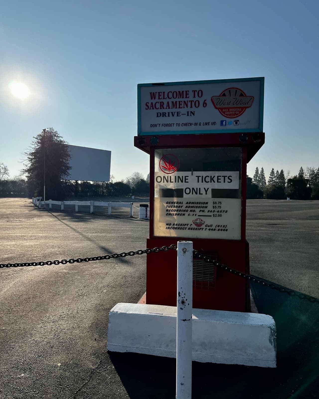 Los Bomberos informaron que los dueños planean reabrir cuanto antes, ya que el autocine es un lugar histórico en la región. 
<br>