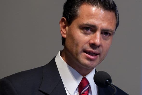 Peña Nieto es el actual gobernador del Estado de México y señalado en diversas encuestas como el favorito para alzarse con la victoria en los comicios presidenciales del 2012, de la mano del Partido Revolucionario Institucional (PRI), el cual busca volver a gobernar el país.