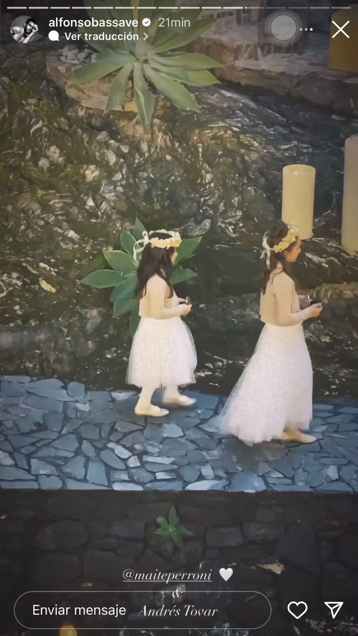 "Gracias por su tiempo, por su espacio, por venir, por estar cerca, por su amor,
<b>por su comprensión</b>; por ser testigos de esta historia de amor", expresó la cantante.
<br>