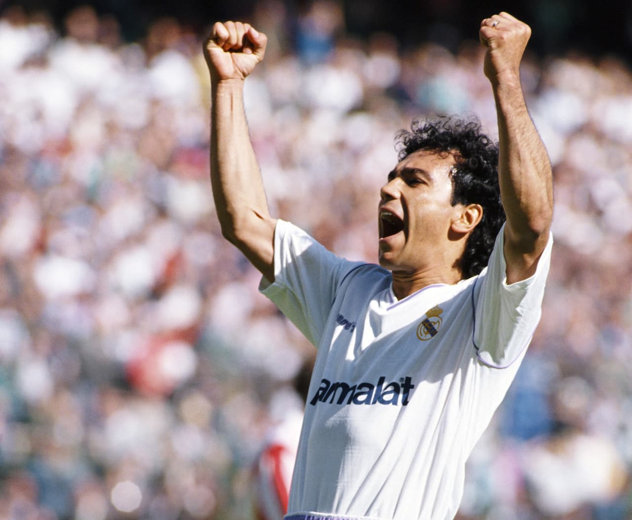 <b>Hugo Sánchez - </b>¿Qué se puede decir del Pentapichichi? Dejó una huella imborrable en el Real Madrid siendo uno de los mejores goleadores de su historia y en el fútbol español. Logró 208 goles con la playera blanca y levantó 10 títulos. Además, aunque en ese entonces no figuraba en Europa como ahora, también pasó por el Atlético de Madrid.