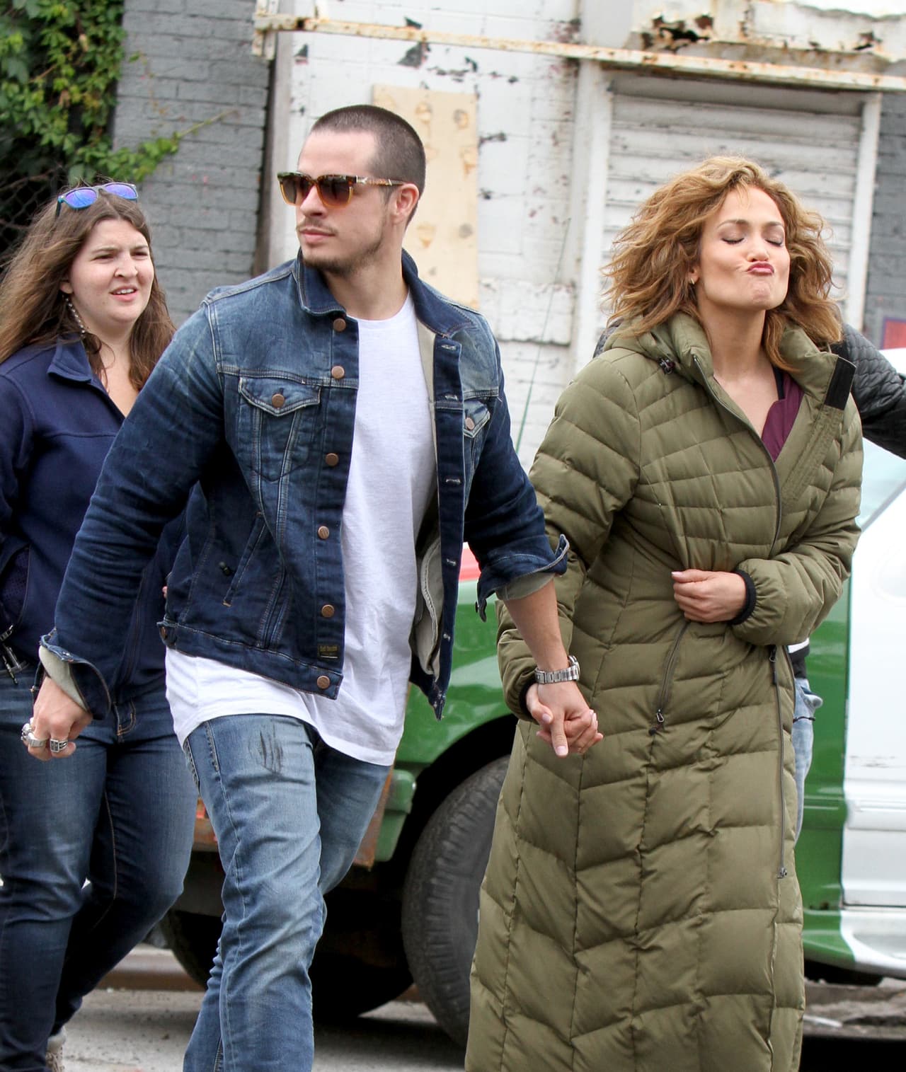 Incluso hasta rumores de boda hay. Se dice que Jenni planea una espectacular fiesta para finales de este año y que se casará con el bailarín.