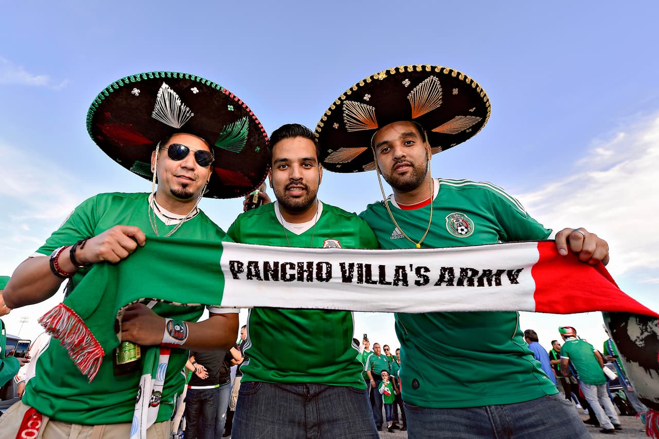 Los fanáticos mexicanos prendieron la fiesta en Las Vegas en medio del amistoso contra Islandia. Disfraces, colorido, amigos, familias, bellas mujeres y hasta música fueron parte del colorido de los presentes. Así fue cómo un ejército de hinchas mexicanos estuvo en Estados Unidos.