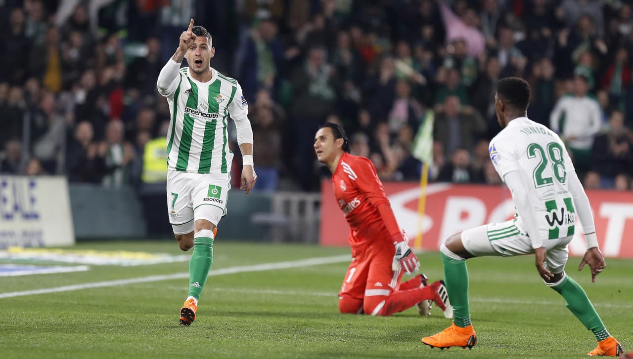El Betis recortó distancias en el minuto 85 y le regresó la ilusión a los béticos, que pensaban en el empate en los últimos suspiros del partido.
