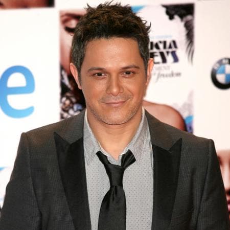 Y aunque la joven busca ser reconocida, el cantante se ha negado a hacerse las pruebas de ADN que confirmarían su segunda paternidad no reconocida. "¿Por qué (me haría la prueba)? No me la ha pedido el juez", sentenció Sanz en una entrevista publicada por Europa Press.