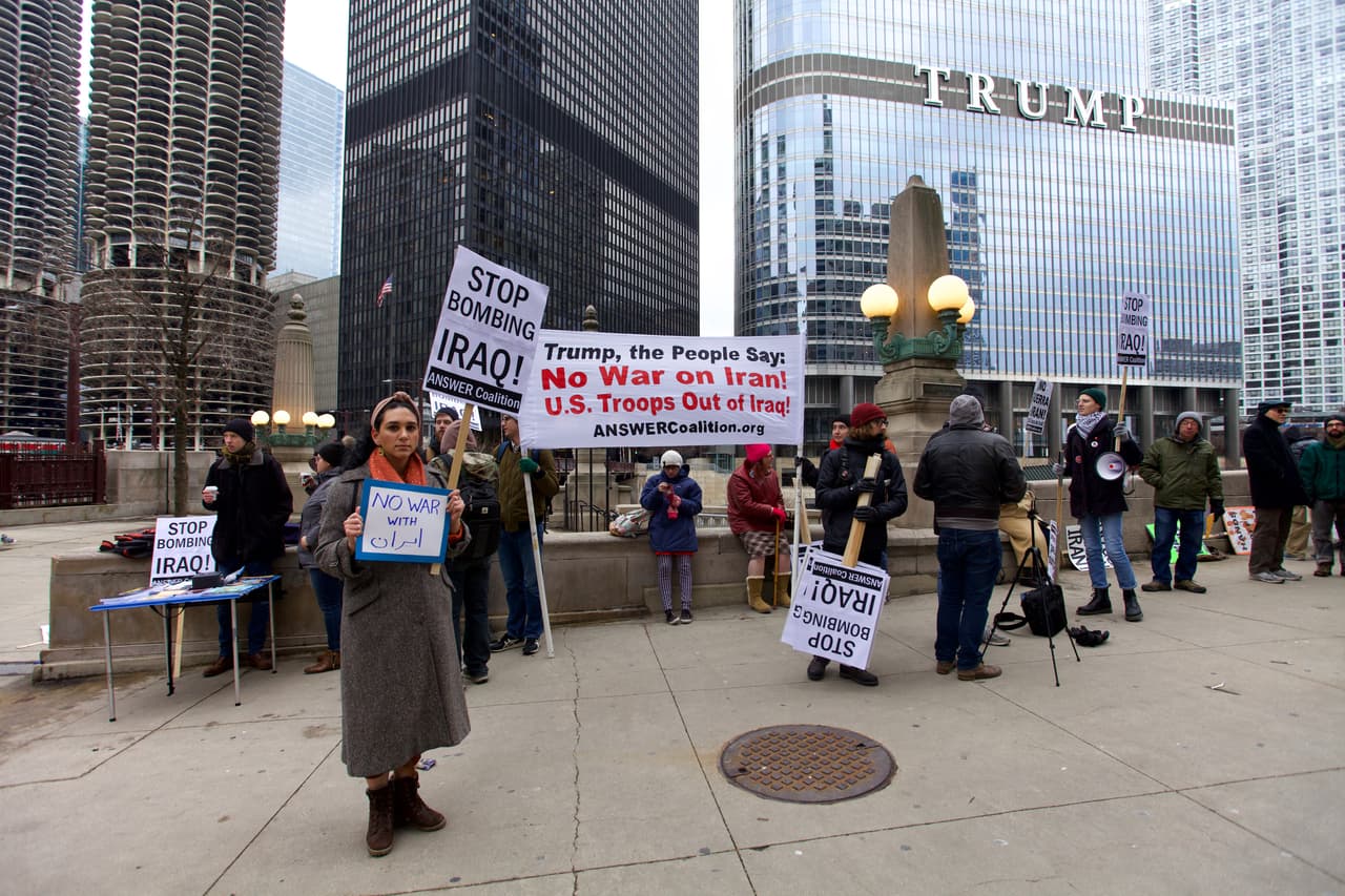 "Sin justicia, no hay paz. Estados Unidos fuera del Medio Oriente", esto fue lo que alrededor de 200 manifestantes cantaron frente a la Torre Trump en Chicago.