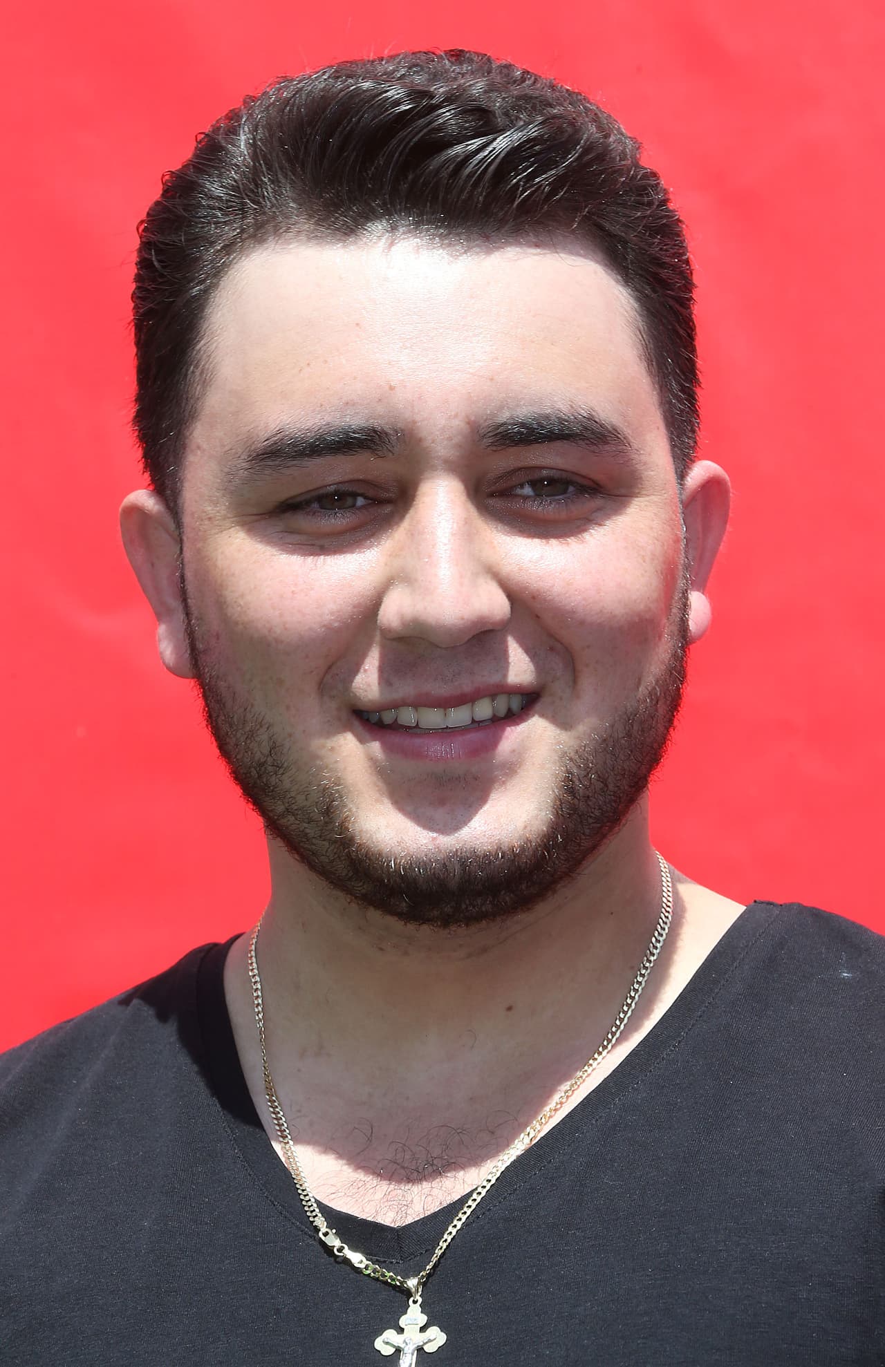 Se llama
<b>Kevin Ortiz </b>y es 6 años menor que él, aunque a su corta edad ya tiene dos discos y sabe cómo volver locas a todas sus fans.