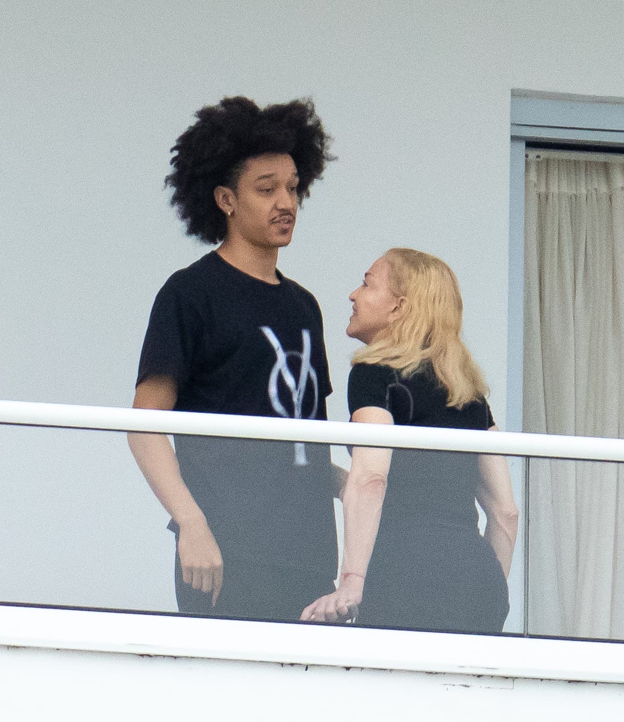 Incluso comentaron que su hijo ya ha convivido con los seis 
<b><a href="https://www.univision.com/search?q=hijos-madonna">hijos</a> </b>de la cantante.