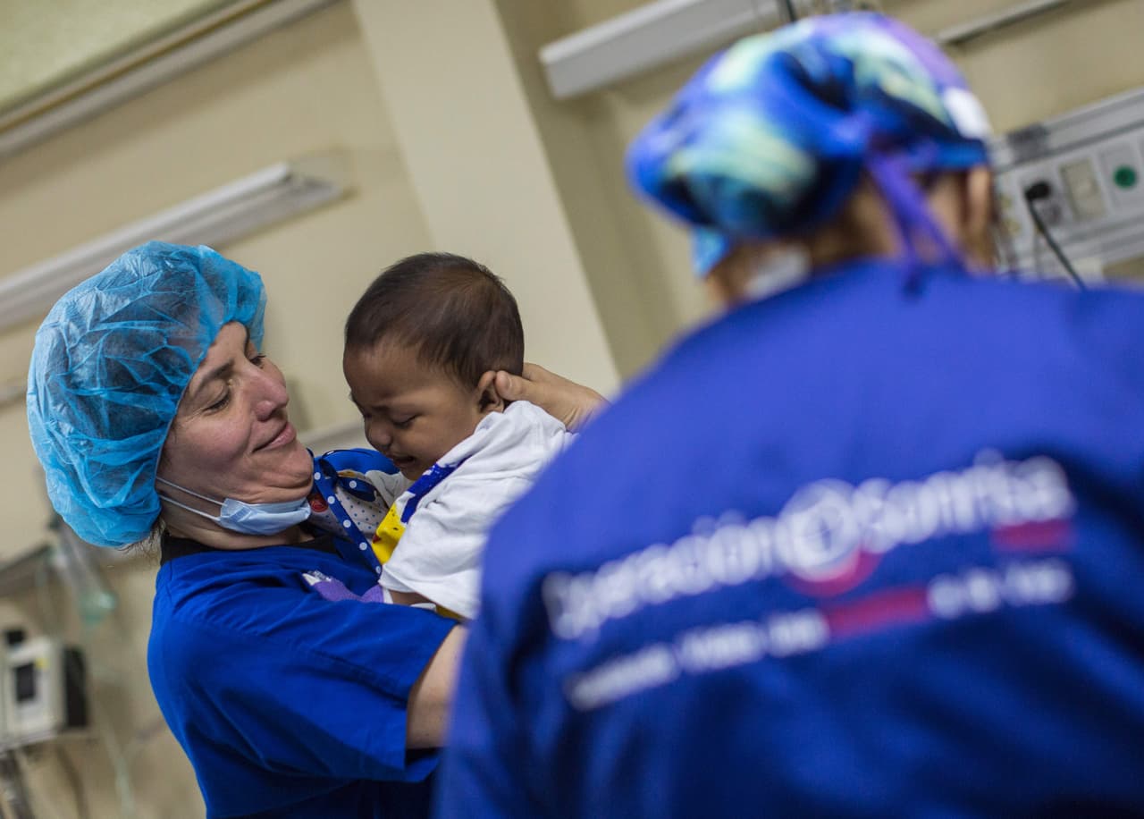 Si un niño tiene dificultades para respirar, debe considerarse una emergencia médica y se requiere que sea visto por un médico tan pronto como sea posible, escribió el doctor Bruce Rubin en CHEST, de la revista de la American College of Chest Physicians.