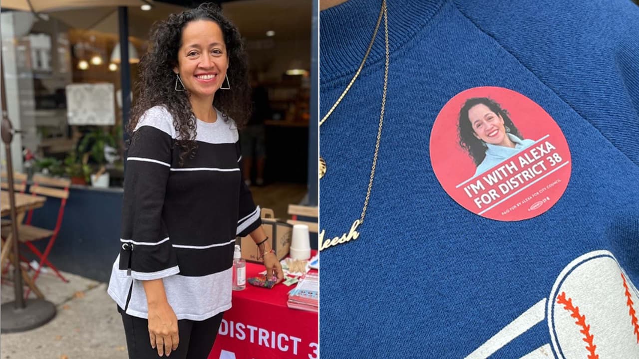 Alexa Avilés (a la izquierda). A la derecha, un seguidor de Avilés usa un sticker apoyándola.