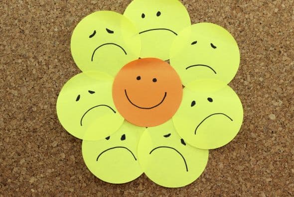 ¿Sabías que puedes aprender a transformar los pensamientos negativos en positivos? Siguiendo estos consejos, con tiempo y práctica podrías desarrollar nuevos hábitos, y tal vez observar cambios en tu nivel de estrés y en tu bienestar emocional.