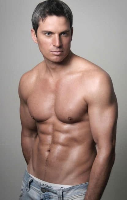 Actualmente lo ves cada noche en "Tres Veces Ana" por Univision.