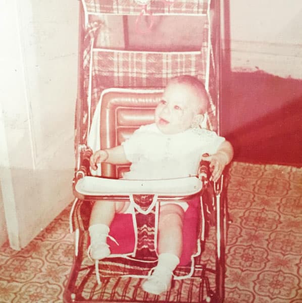 Este risueño bebé es uno de los galanes de moda de las telenovelas, nos referimos a Carlos de la Mota.