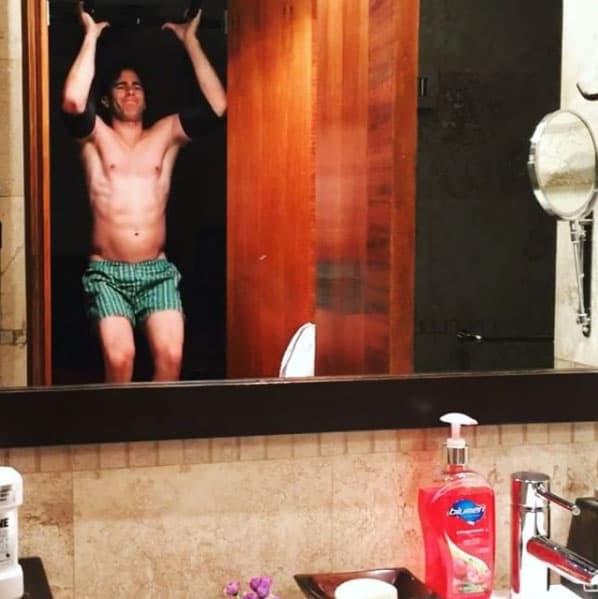 A pesar de esa pequeña broma, el actor dominicano tiene un abdomen muy trabajado.