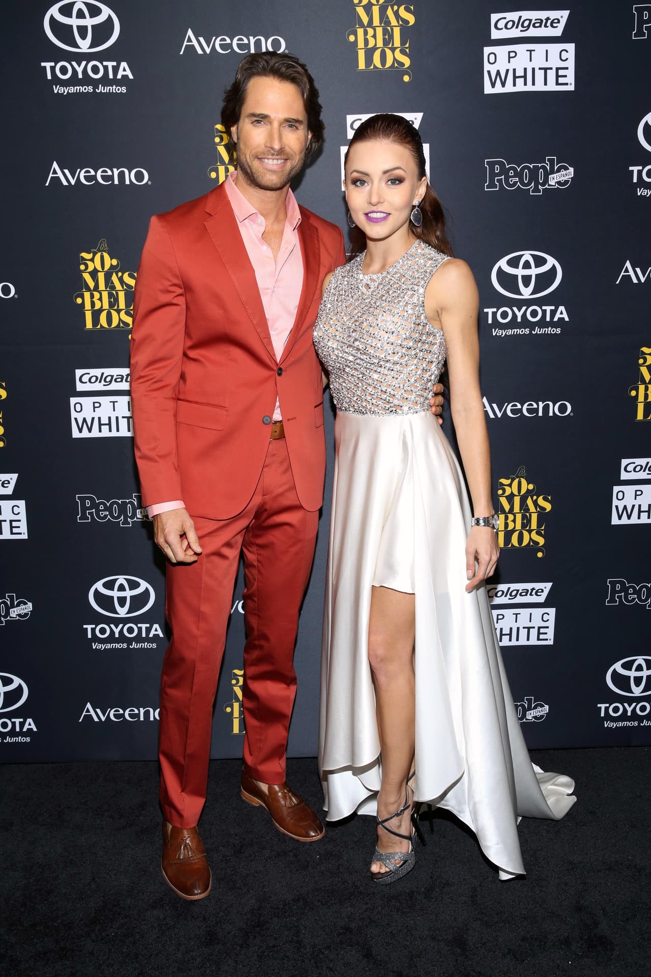 <b><a href="http://www.univision.com/temas/angelique-boyer">Angelique</a></b> y
<b><a href="http://www.univision.com/temas/sebastian-rulli">Sebastián</a></b> se enamoraron en los foros de grabación de 'Lo que la vida me robó' y hasta la fecha siguen felizmente juntos.