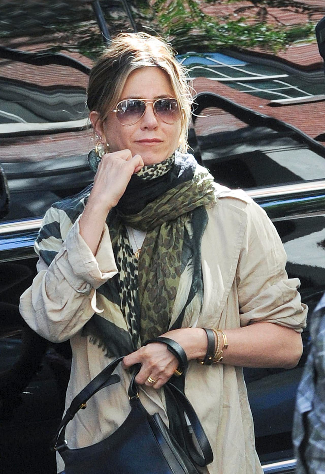 Al parecer la diva no quiere que le vean la barriguita pues la ocultó en todo momento tras su bolsa y abrigo.