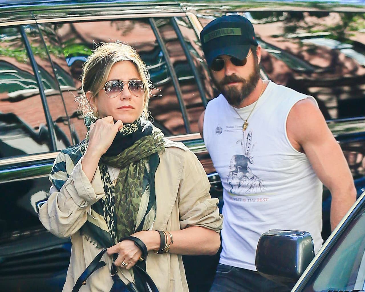 Jennifer Aniston y su esposo, Justin Theroux, estuvieron hace unos días de vacaciones en Las Bahamas. Las fotos de la actriz en bikini han despertado rumores de que podría estar embarazada pues su vientre lucía muy abultado.