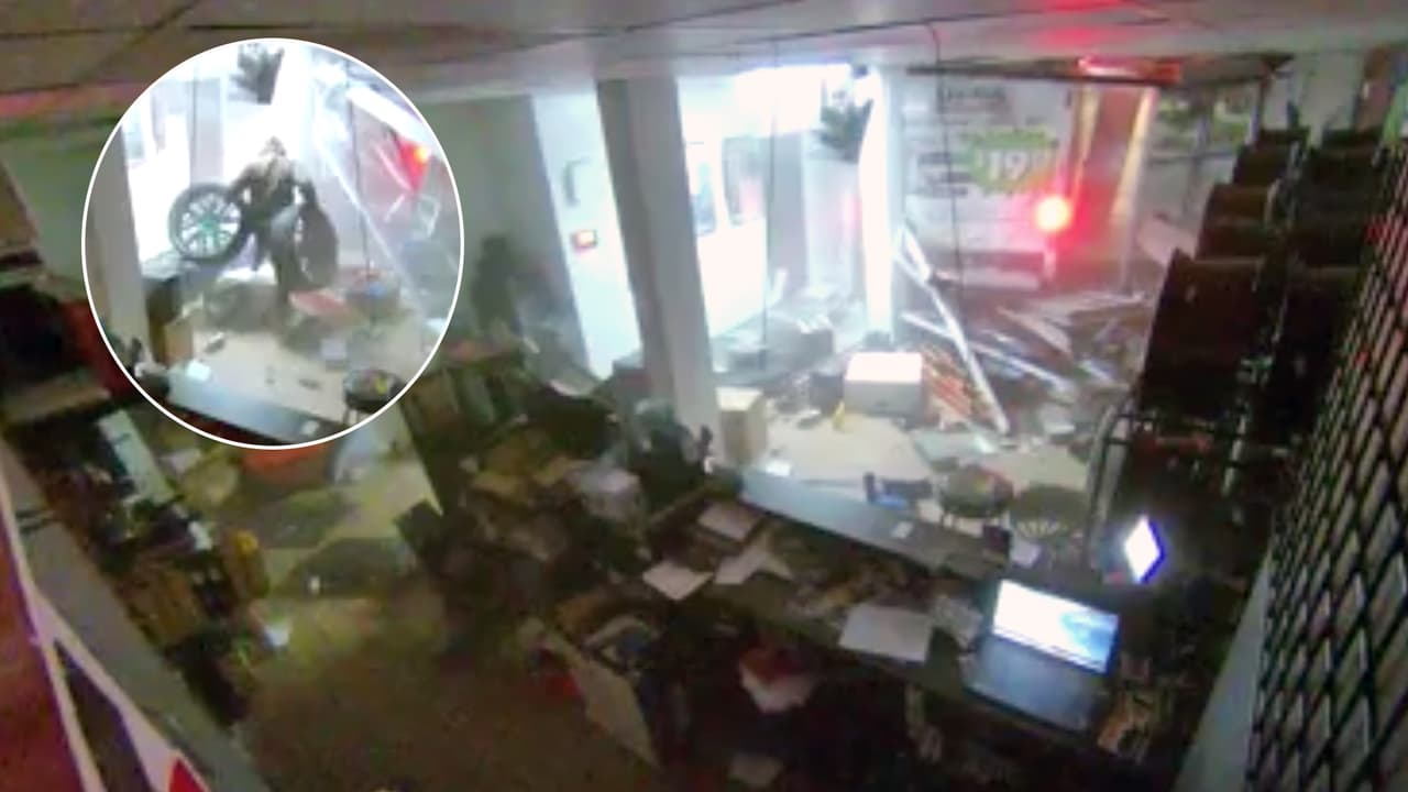 Así estrellan un camión de U-Haul contra una tienda de repuestos para robar neumáticos valorados en $ 8,000