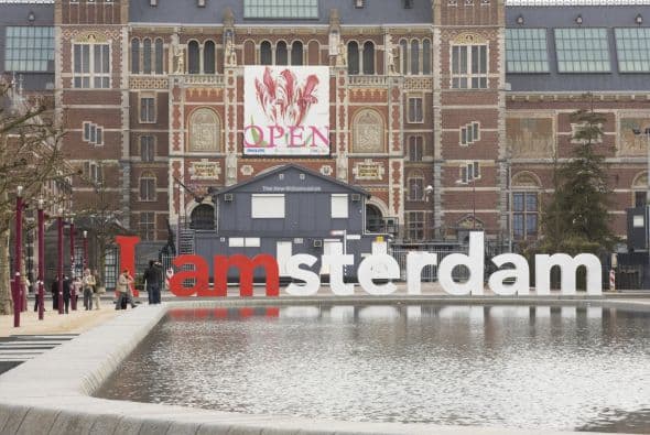 Museumplein, Ámsterdam. Tres museos en uno y en medio de un parque.
