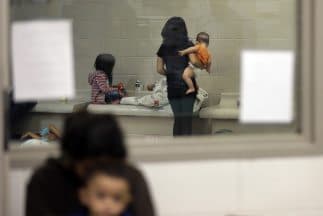 La crisis de niños en la frontera sur de Estados Unidos sobrepasó la capacidad de respuesta del gobierno de Washington.