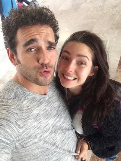 Hace dos años él le entregó el anillo de compromiso. En julio de 2019 anunciaron que pospondrían la fecha de la boda debido a la época de huracanes.
<br>