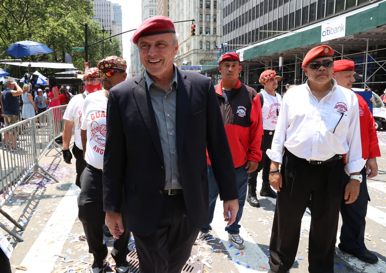 El candidato republicano a las elecciones a la alcaldía, Curtis Sliwa, también estuvo presente.