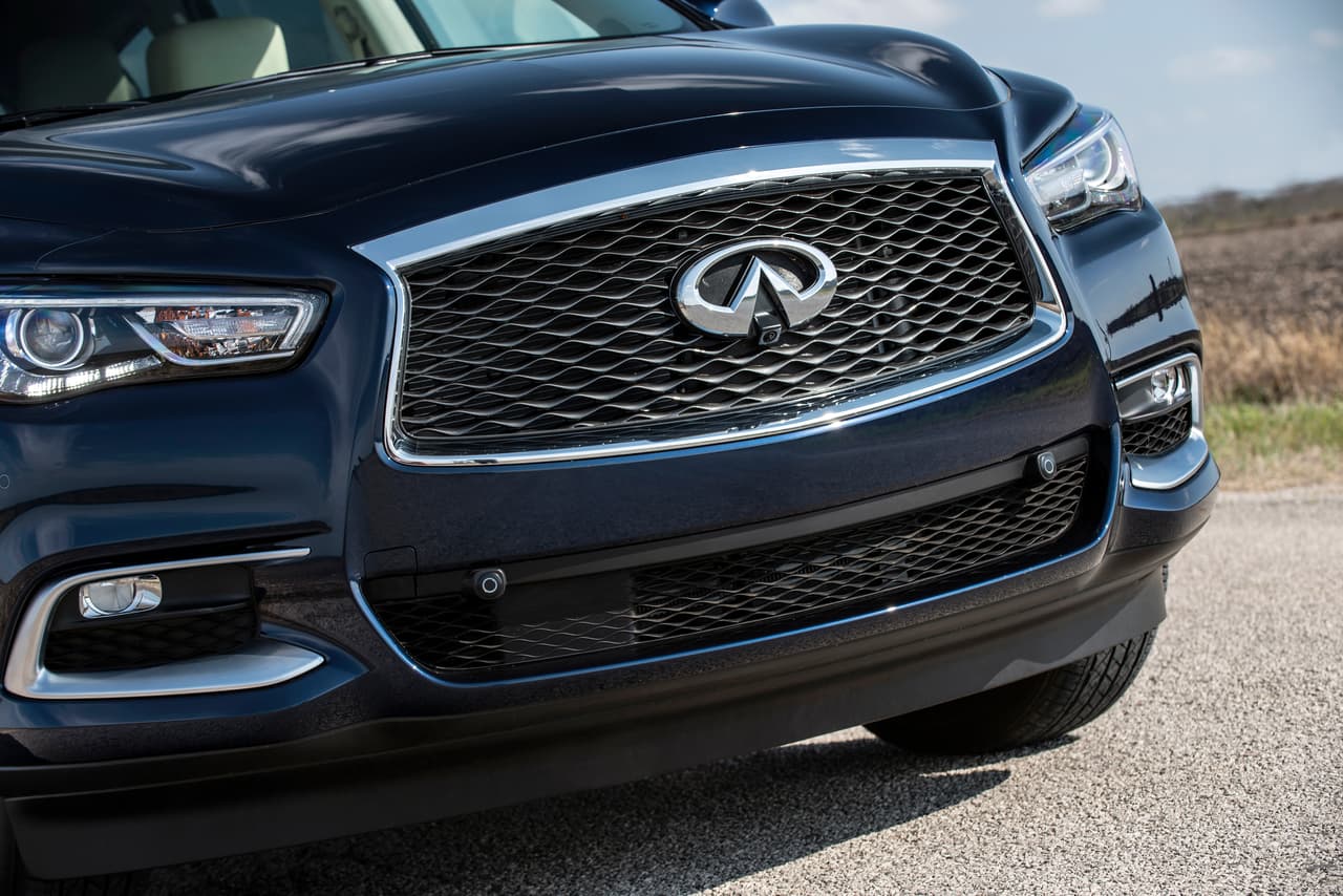 The 2017 INFINITI QX60, a core model in the company's lineup, continues to blend luxury and function with an uncanny grace. This 7-passenger INFINITI continues to be offered with front-wheel drive or with INFINITI's Intelligent All-Wheel Drive.