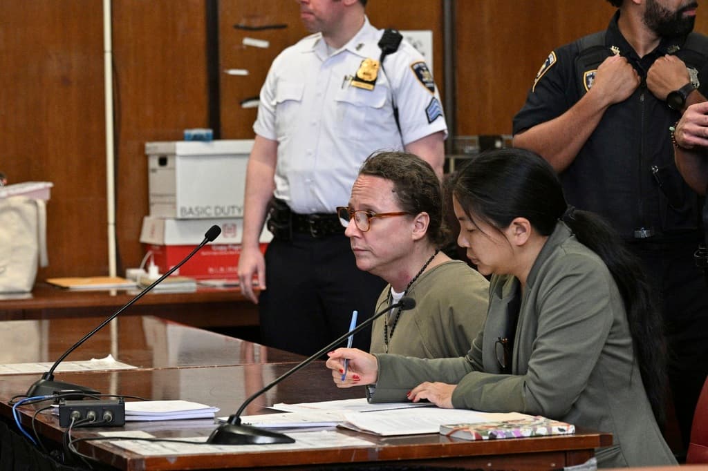 Según los fiscales, 
<b>Hemphill contactaba a las mujeres a través de sitios web</b>, incluyendo páginas especializadas en arreglos entre "sugar daddies" y mujeres que buscan parejas adineradas.