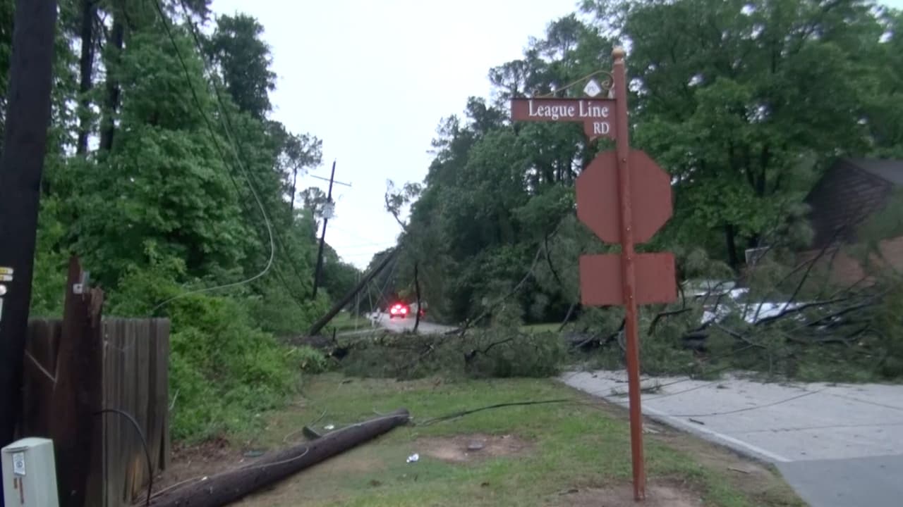 <b><a href="https://www.univision.com/local/houston-kxln/alerta-del-tiempo-por-fuertes-lluvias-y-tormentas-para-esta-tarde-de-viernes-en-houston-video">La tormenta</a></b> azotó la zona de Panorama Village el viernes, alrededor de las 5:00 pm.